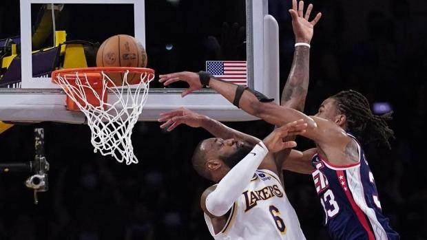 开云官网-完美开局碰上迷幻结尾 哈登虎头蛇尾险些葬送好局