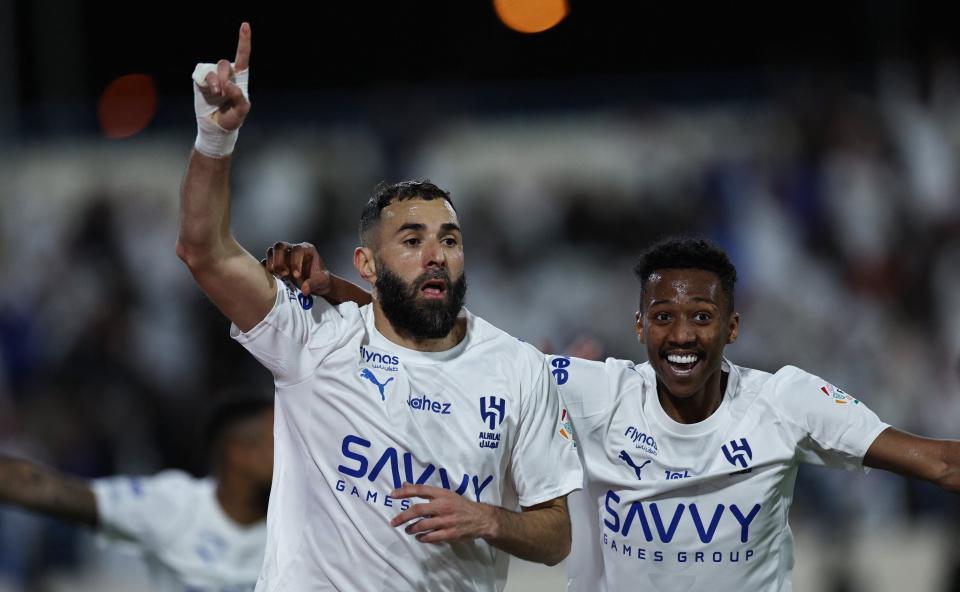 kaiyun-戴帽+独造4球！38岁本泽马完美首秀：率队6-0终结3连平，3分领跑